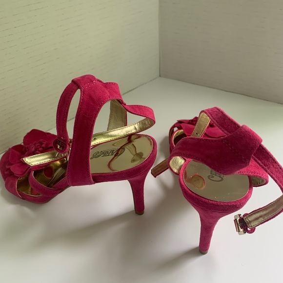 Women’s High Heel suede sandal. Fabulous all year wearable. - Picture 3 of 8